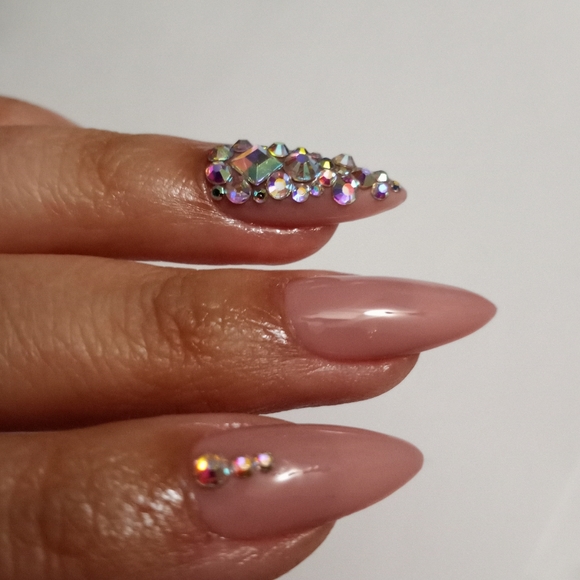 Blushing pink an bling luxury Press On Nails come in any shape and length - Picture 2 of 3